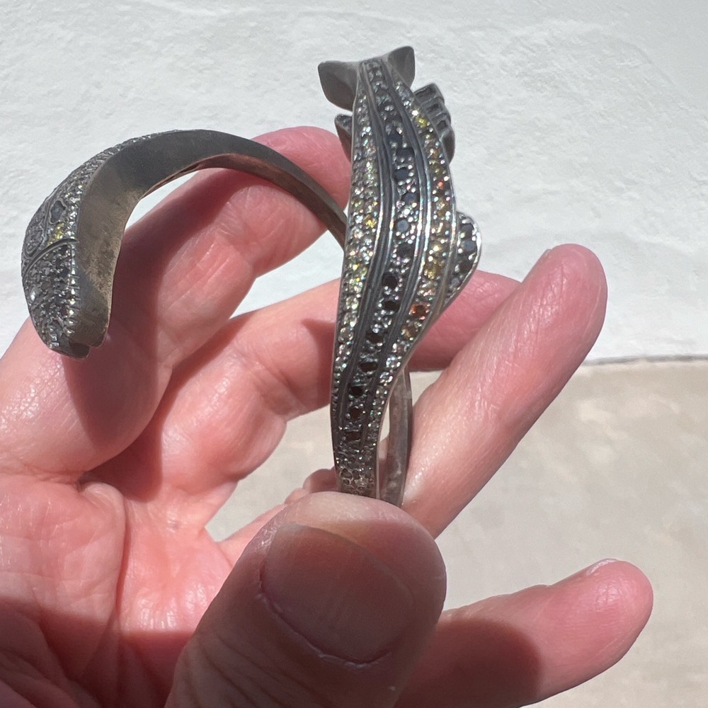 Roseark Fish Bangle - Picture 3 of 10